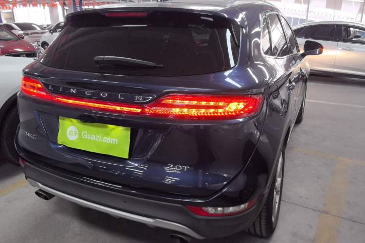 Used Lincoln MKC 2017 2.0T Two-Wheel Drive Deluxe Edition Rear Right 45 Deg