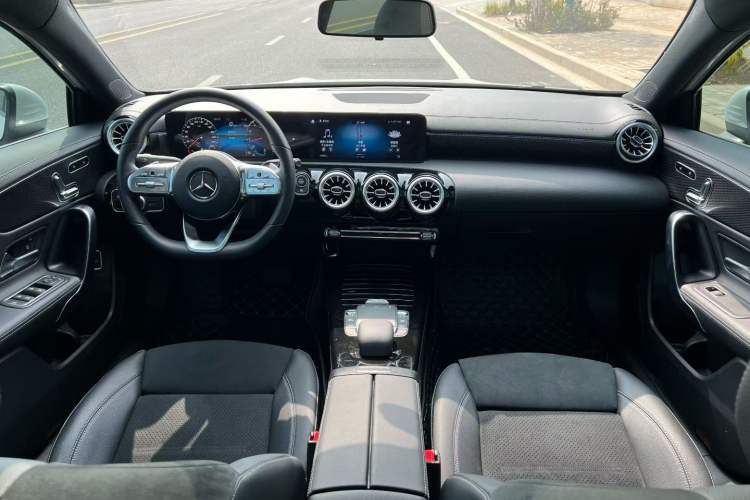 Used Mercedes-Benz A-Class 2022 Revised Version A 200 L Sport Sedan Fashionable Style