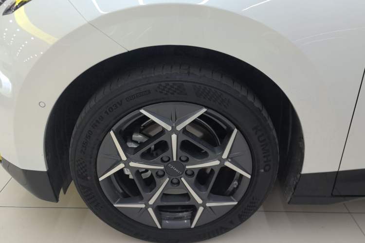 Used Lynk & Co Z20 2025 530 km Range Rear-Wheel Drive Pro
