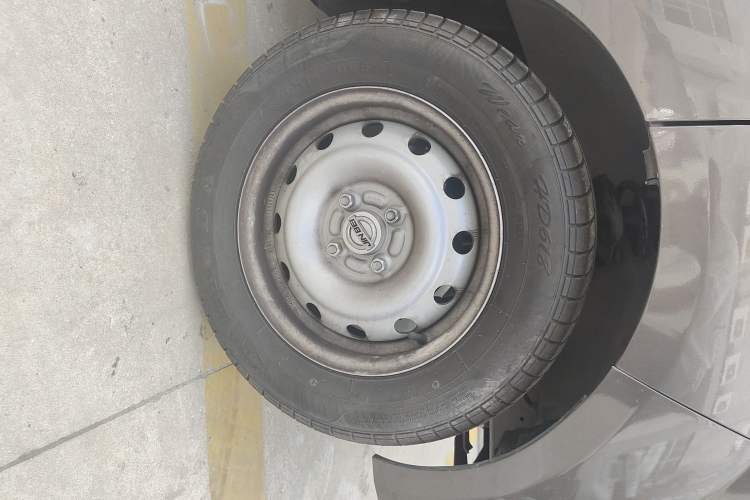 Used Jinbei New Hiace X30L 2023 1.5L Super Enjoyment Van 2/5 Seats Non-Air-Conditioned Version SWC15M