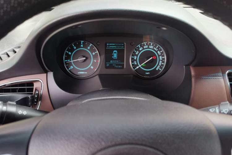 Used JAC Group Refine M5 2016 2.0T Gasoline Automatic Business Edition Odometer Close Up