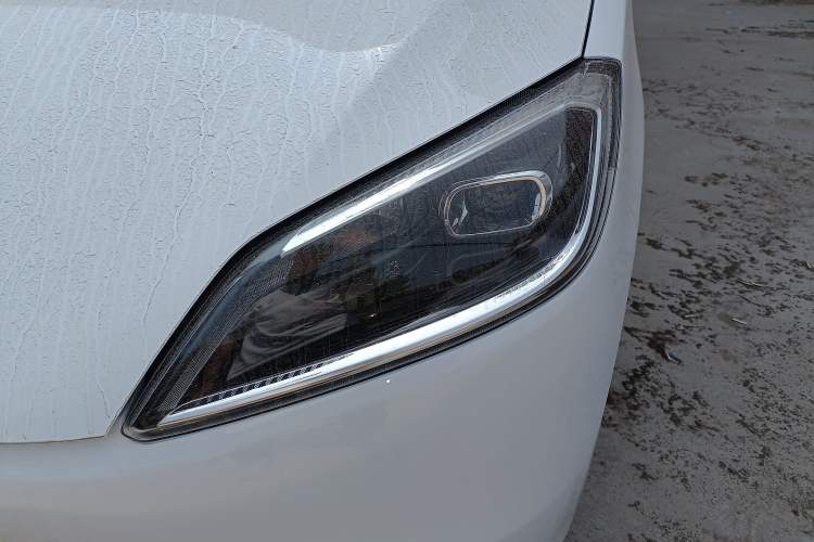 Used Wuling Hongguang New Energy 2024 All-Electric Model 300KM Standard Version Left Front Headlight