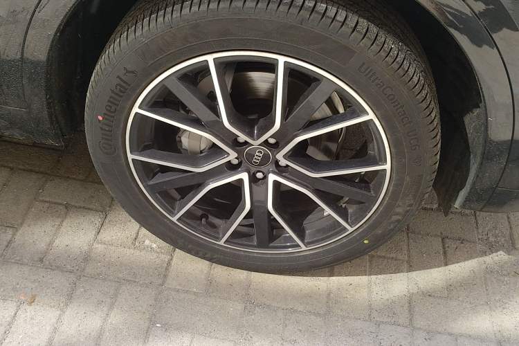 Used Audi Q5L 2025 Facelift 45th Anniversary Collector's Edition 40 TFSI Luxury Dynamic Version Right Front Wheel Hub