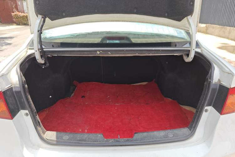 Used Roewe 350 2011 350S 1.5L Automatic Xunyue Edition Trunk