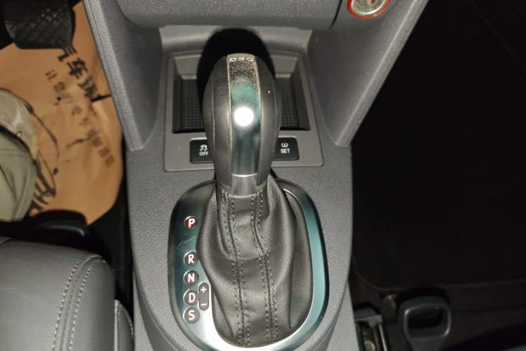 Used Volkswagen Touran 2015 1.4T DSG Comfort Edition 5 Seats Gear Lever