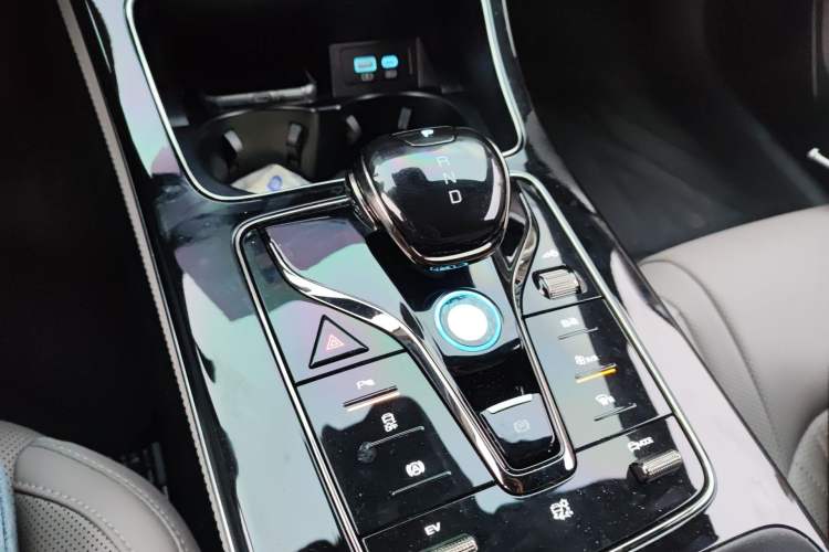 Used BYD Han 2024 DM-i Glory Edition 121KM Prestige Model Gear Lever