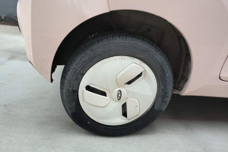 Used Chery QQ Ice Cream 2022 120km Conical Shape Lithium Iron Phosphate Exterior 5