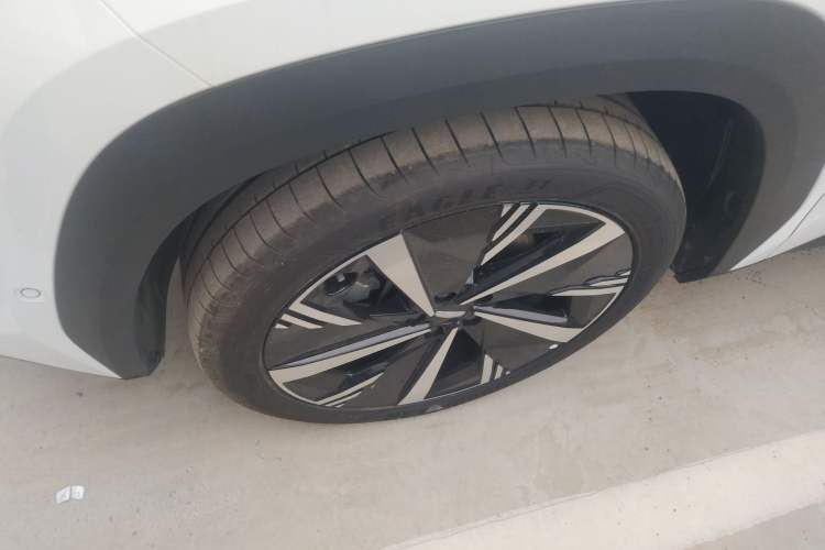 Used Geely Auto FX11 2024 2.0TD DCT Intelligent Driving Version Exterior 1