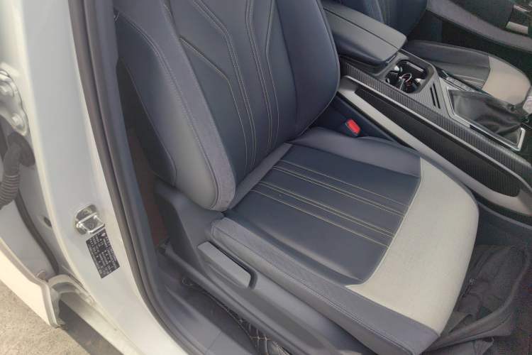 Used Baojun RM-5 2019 1.5T CVT 24-Hour Online Luxury Version 6 Seats Right Front Seat