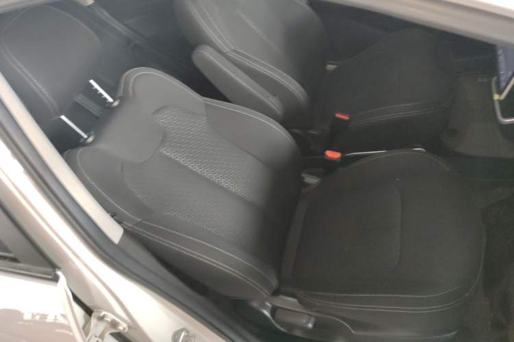 Used NETA V 2021 Standard Range Entertainment Version – Upgraded Model Right Front Seat