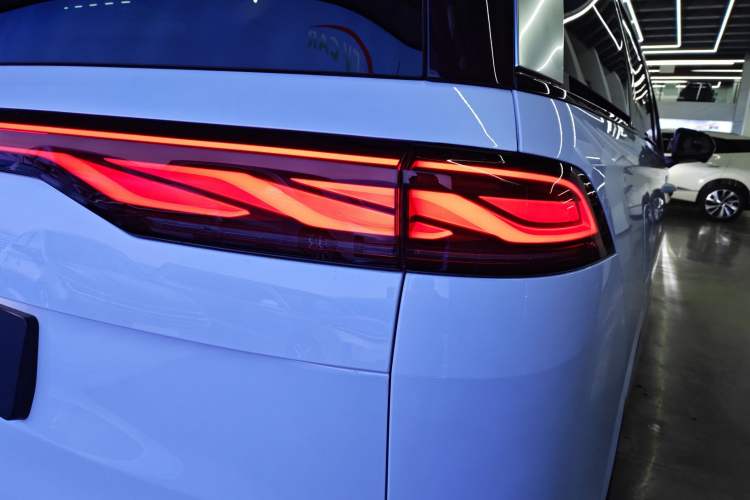 Used BYD Xia 2025 DM-i 1.5T 180km Excellence Model Right Rear Taillight