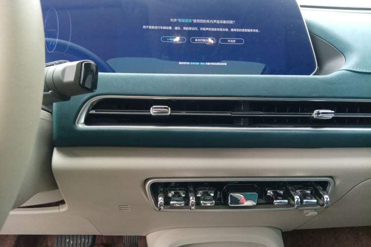 Used ORA Good Cat 2021 400km Standard Range Venus Edition Lithium Iron Phosphate Audio And AC Panel