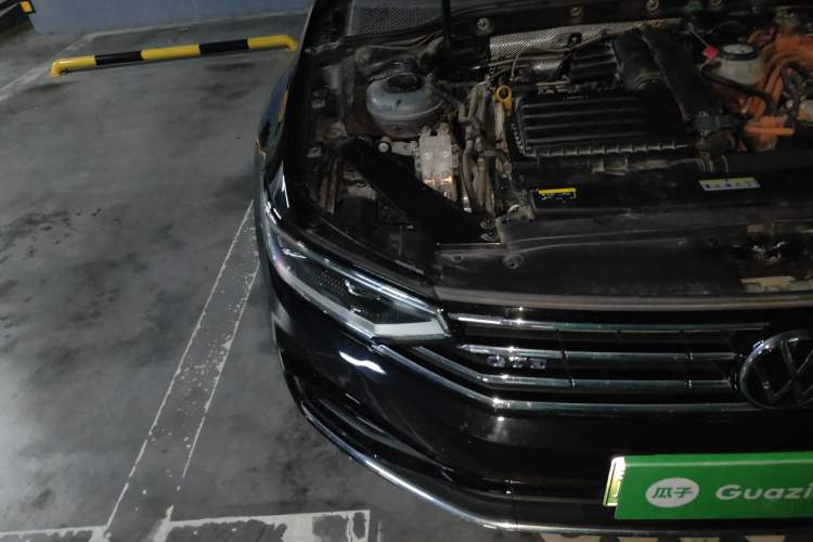 Used Volkswagen Magotan GTE Plug-in Hybrid 2020 GTE Luxury Model Right Front Headlight