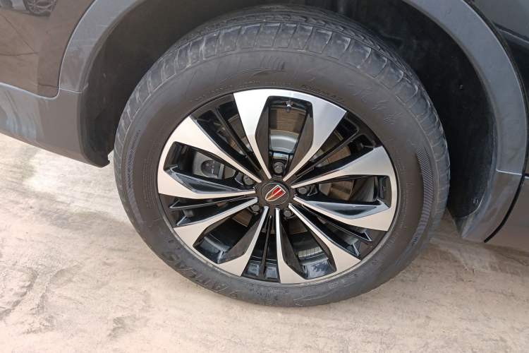 Used Hongqi HS7 2022 2.0T DCT Two-Wheel Drive Smart Connect Flagship Edition Seven Seats Right Rear Wheel Hub