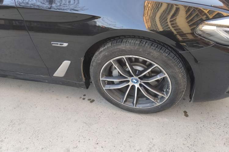 Used BMW 5 Series New Energy 2022 Restyled 535Le M Sport Package Right Front Wheel Hub