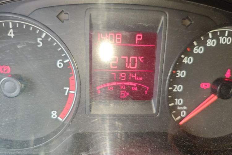 Used Volkswagen Jetta 2015 Value Edition 1.6L Automatic Fashion Version Odometer Close Up