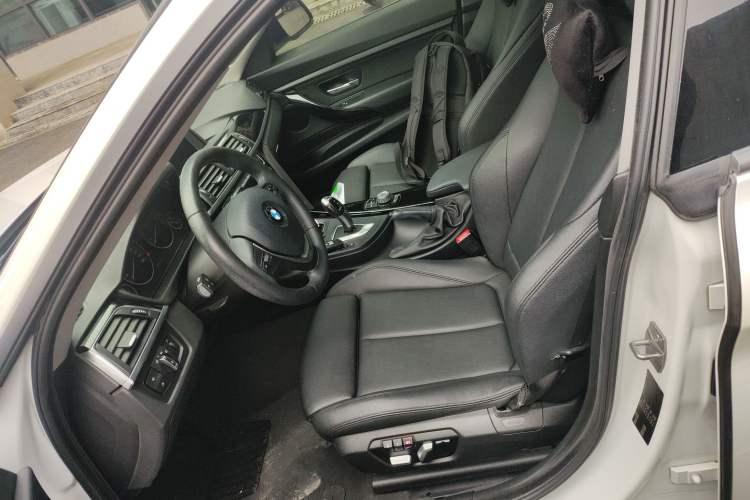 Used BMW 3 Series GT 2018 320i Sport Edition Left Front Seat