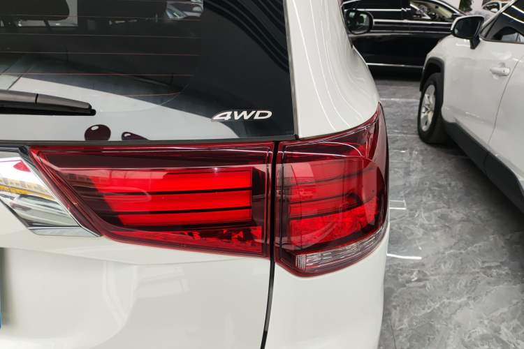 Used Mitsubishi Outlander 2020 2.4L 4x4 Zhi Xiang Edition 7-Seater
