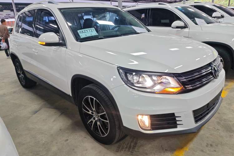 Used Volkswagen Tiguan 2016 300TSI Automatic Two-Wheel Drive Luxury Edition Front Right 45 Deg