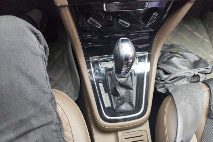 Used Volkswagen Bora 2014 1.6L Automatic Comfort Model Gear Lever