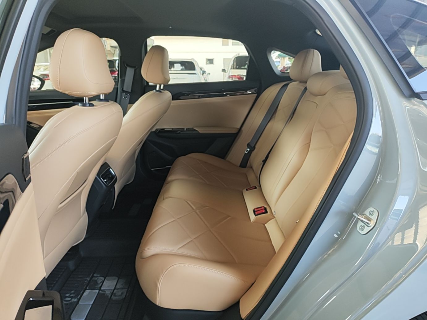 Geely Galaxy L6 2024 125km PLUS Dragon Edition — снимка 20