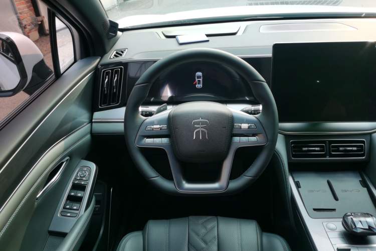 Used BYD Song L DM-i 2025 Intelligent Driving Version 112 km Beyond-Range Type Steering Wheel