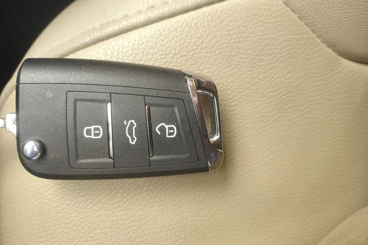 Used Volkswagen Sagitar 2014 1.4TSI Automatic Luxury Model Vehicle Key