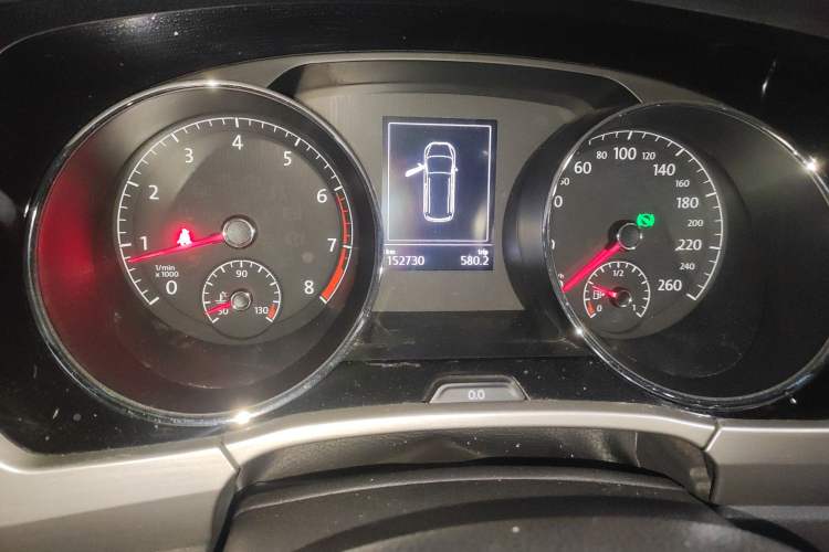 Used Volkswagen Touran 2016 Volkswagen Touran L 280TSI DSG Comfort Edition Odometer Close Up