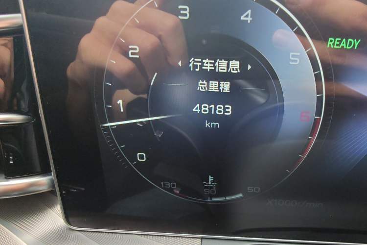 Used Hongqi H9 2022 2.0T Smart Connect Flagship Edition Odometer Close Up
