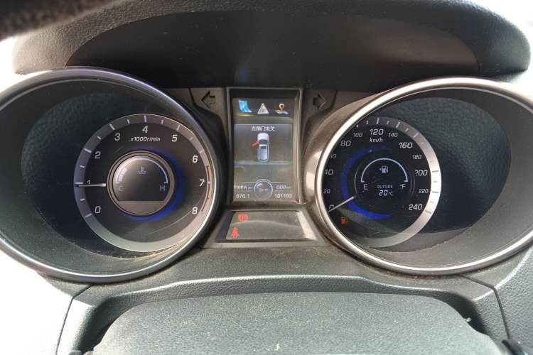 Used CHANGAN CS75 2014 2.0L Manual Luxury Version China IV Standard
