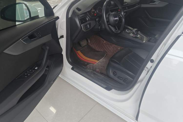 Used Audi A4L 2018 30th Anniversary Edition 30 TFSI Ambition Model
