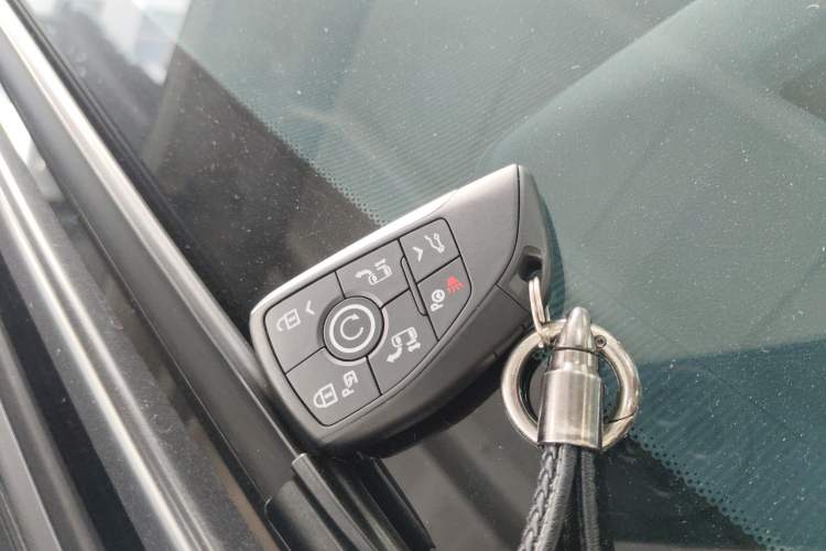 Used Buick Century 2023 2.0T Seven-Seater Yinshi Edition Vehicle Key