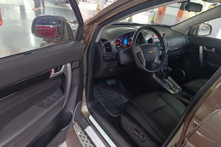Used Chevrolet Captiva 2015 2.4L 4x4 Flagship Edition 7-Seater