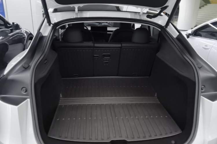 Used Tesla Model Y 2025 Rear-Wheel-Drive Version