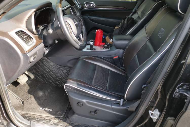 Used Jeep Grand Cherokee 2015 3.6L Luxury Navigation Edition
