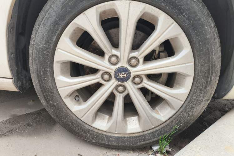 Used Ford Escort 2015 1.5L Automatic Fashion Model