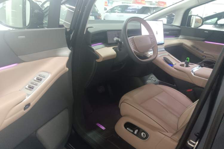 Used XPeng X9 2025 740 Ultra-Long Range Max
