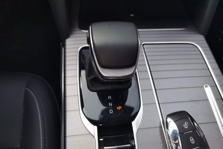 Used Hongqi HS7 PHEV 2024 2.0T PHEV Four-Wheel Drive Flagship Edition 7 Seats Gear Lever