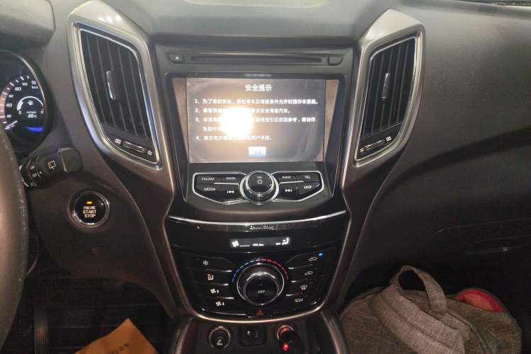 Used CHANGAN CS75 2014 2.0L Manual Leading Version China IV Standard Audio And AC Panel