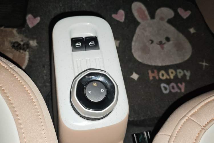 Used Geely Galaxy Panda 2023 Panda Mini 200km Dynamic Bear Gear Lever