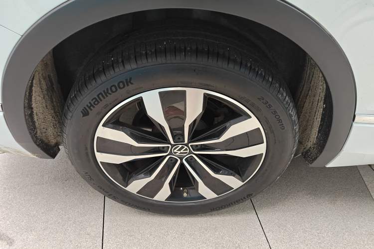 Used Volkswagen Tiguan L 2023 330TSI Automatic Two-Wheel Drive R-Line Flagship Edition Right Rear Wheel Hub