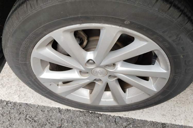 Used Buick Verano 2018 Sedan 15S Automatic Leading Model Right Rear Wheel Hub