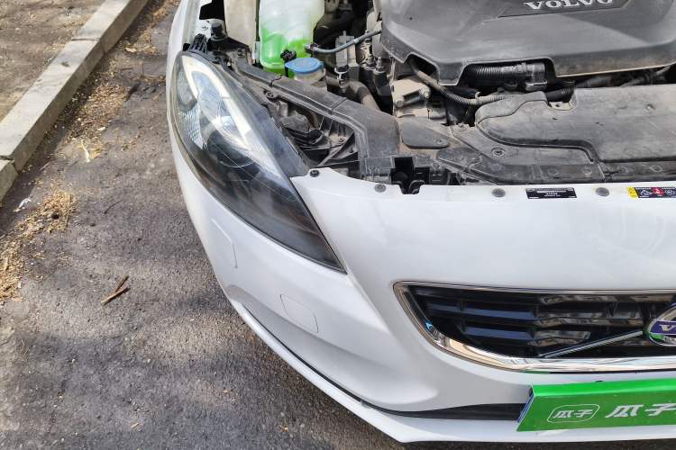 Used Volvo V40 2015 1.6T Zhiyi Edition
