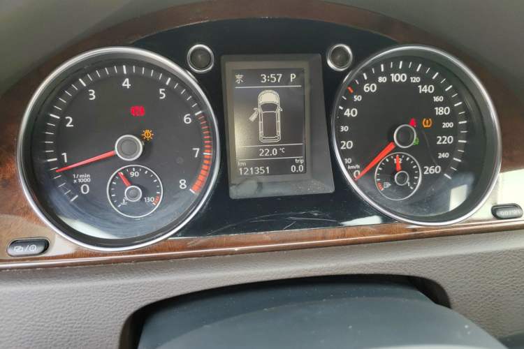 Used Volkswagen Magotan 2012 Travel Edition 2.0 TSI Comfort Version Odometer Close Up