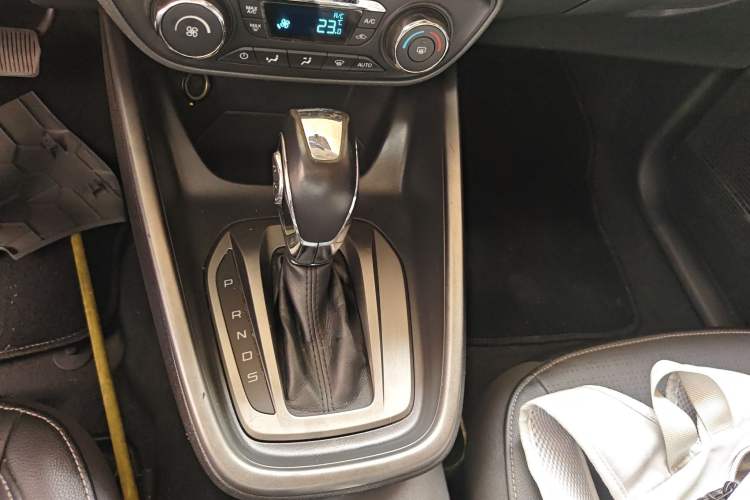 Used Ford Escort 2015 1.5L Automatic Fashion Model
