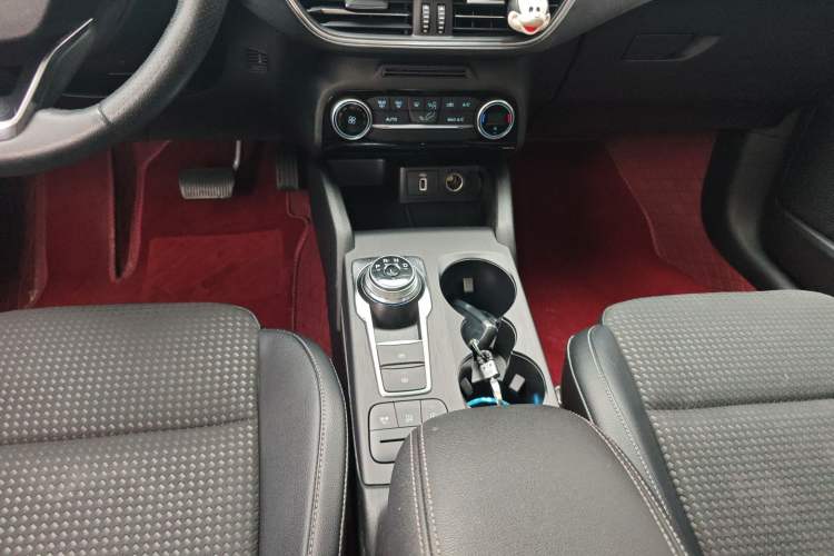 Used Ford Focus 2020 Sedan EcoBoost 180 Automatic Trend Edition Gear Lever