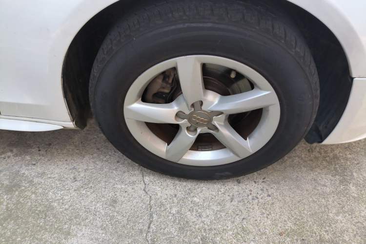 Used Audi A4L 2013 30 TFSI Automatic Comfort Model Right Front Wheel Hub