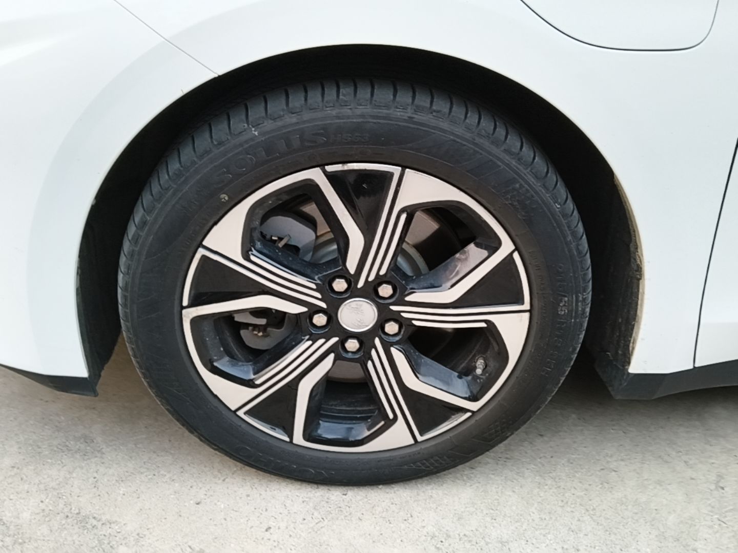 Hongqi E-QM5 2023 Base Travel Edition — снимка 10