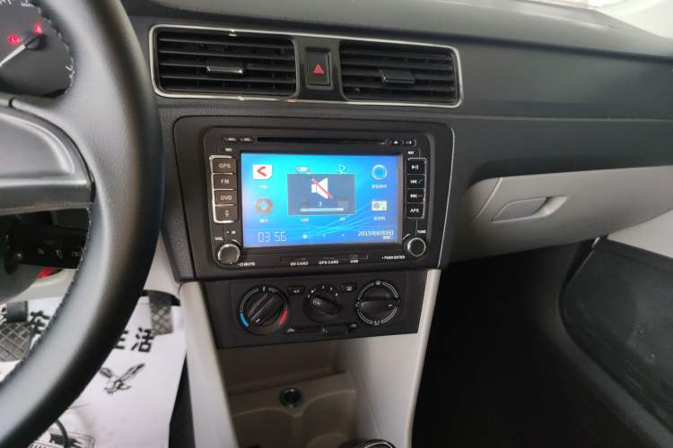 Used Skoda Rapid 2015 1.6L Manual Smart Selection Model Audio And AC Panel