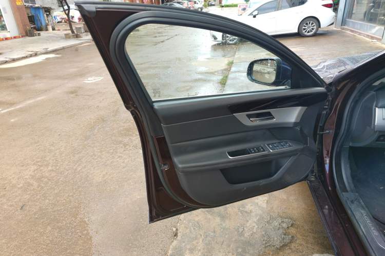 Used Jaguar XF 2016 XF 3.0 SC Two-Wheel-Drive Luxury Edition
